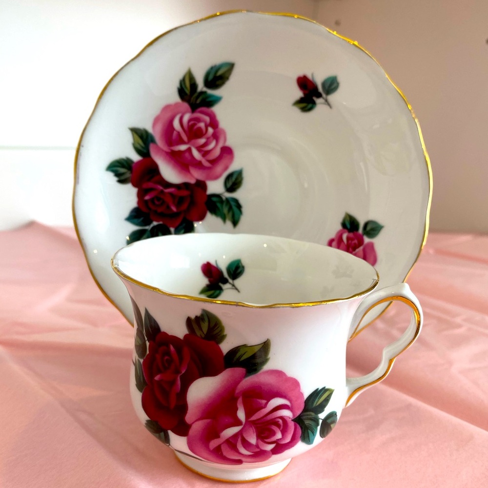 EUC Vtg Queen Anne Bone China Teacup and Saucer with Pink and Red Cabbage Roses